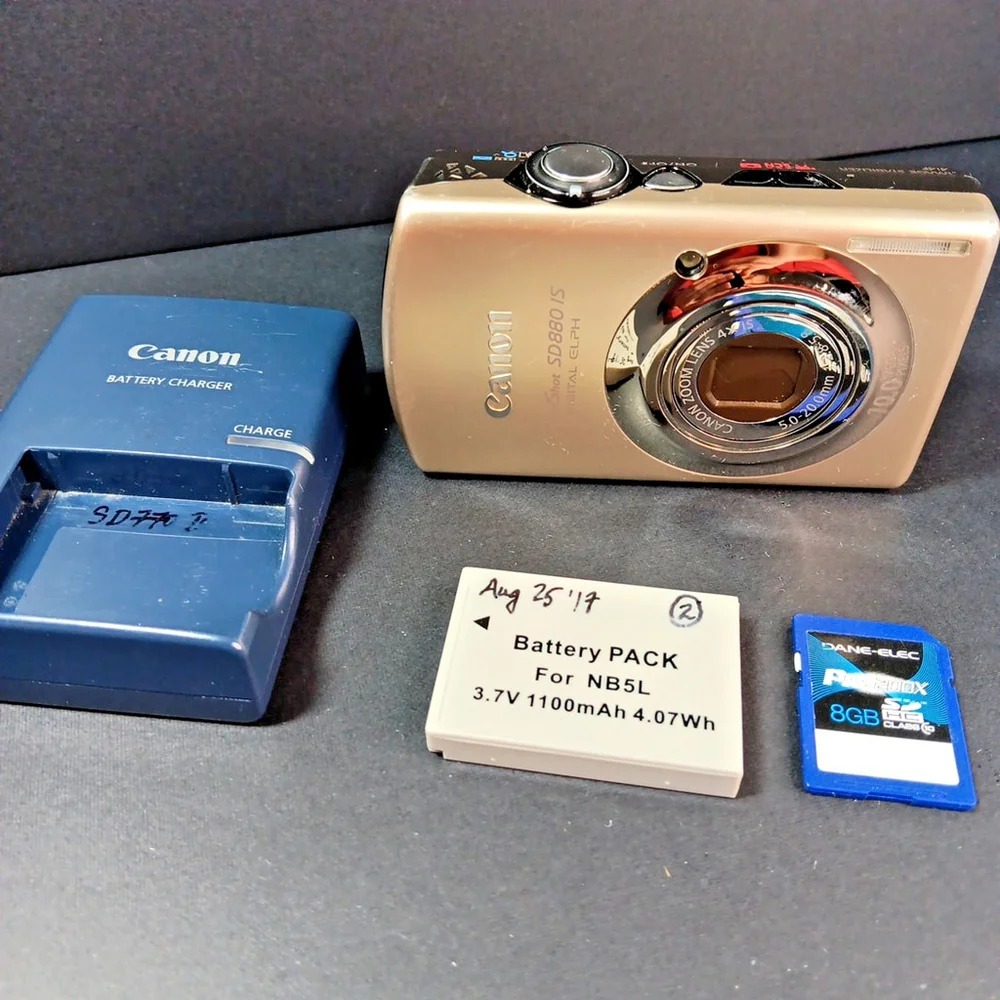 Canon Powershot SD880 IS Digital ELPH 10MP Camera SD, Battery, Charger Tested